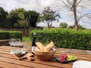 Outdoor dining - Ellis House (Skipton)