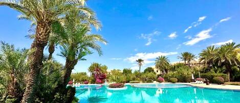 2 piscinas al aire libre