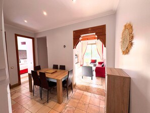 60 吋平面電視連衛星電視頻道、電視、Netflix