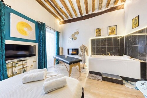 Suite bien être - jacuzzi et sauna / love room SPA