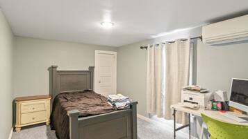 5 bedrooms, free WiFi, bed sheets