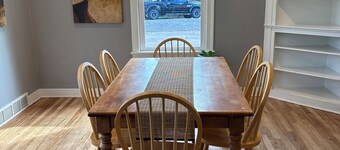 Spacious 5-bedroom farmhouse in superb Albany with AC. Close to OSU, I5, LBCC