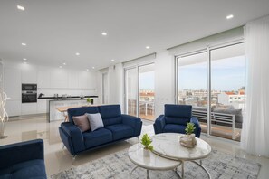 Smart TV, stereo - Marina View Modern Lagos Apartment (Lagos)