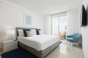 2 bedrooms, iron/ironing board, free WiFi, bed sheets - Bright Modern Seaside Apartment (Lagos)