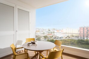 Dining - Bright Modern Seaside Apartment (Lagos)