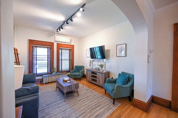 Smart TV - City Park Manor - Fully Furnished! (Denver)