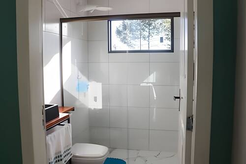 Casa, vista al jardín | Baño