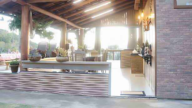 A covered outdoor seating area with wooden beams, potted plants, and a modern counter. - Oceana Suites Ponto Alto (Domingos Martins)