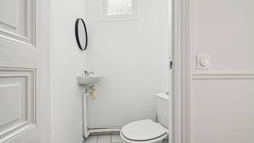 City Apartment, 1 Double Bed with Sofa bed, Non Smoking | Bathroom