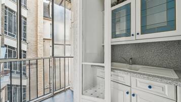 City Apartment, 1 Double Bed with Sofa bed, Non Smoking | Living area | 40-inch Smart TV with satellite channels