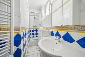City Apartment, 1 Double Bed with Sofa bed, Non Smoking | Bathroom