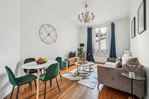 City Apartment, 1 Double Bed with Sofa bed, Non Smoking | Living area