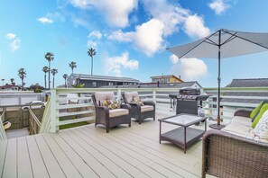 Property grounds - 2 Bedroom with Ocean View - 1/2 Block to the Beach (San Diego)