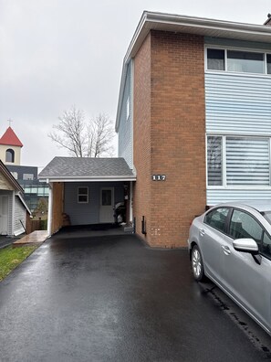 Exterior - Welcome to your home away from home, a cozy suite in the heart of Clayton Park (HalifaxNs)