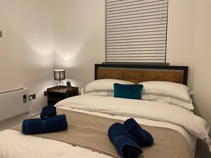 3 عدّة غرف نوم وخدمة الإنترنت