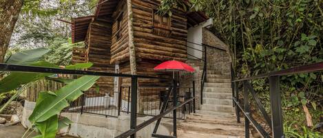 Minibar, coffres-forts dans les chambres, décoration personnalisée