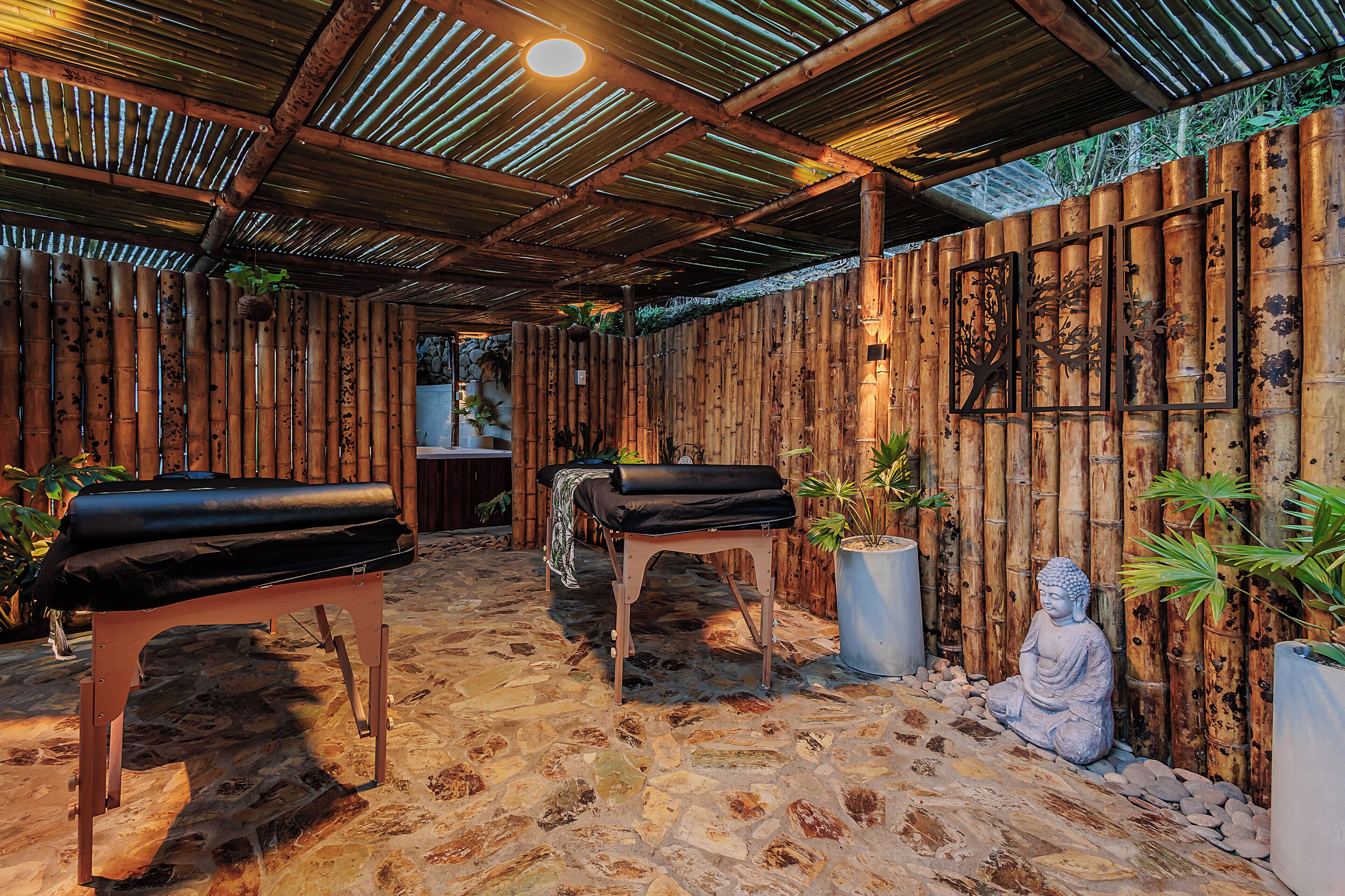 Couples treatment rooms, hot tub, hydrotherapy, hot stone massages
