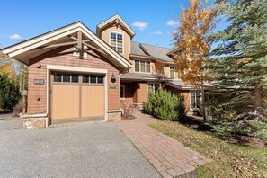 Studio (3 Bedrooms) | Exterior