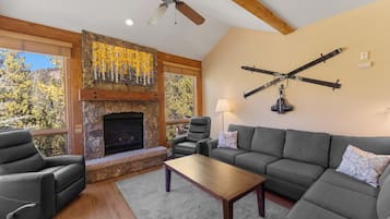 Studio (3 Bedrooms) | Front of property