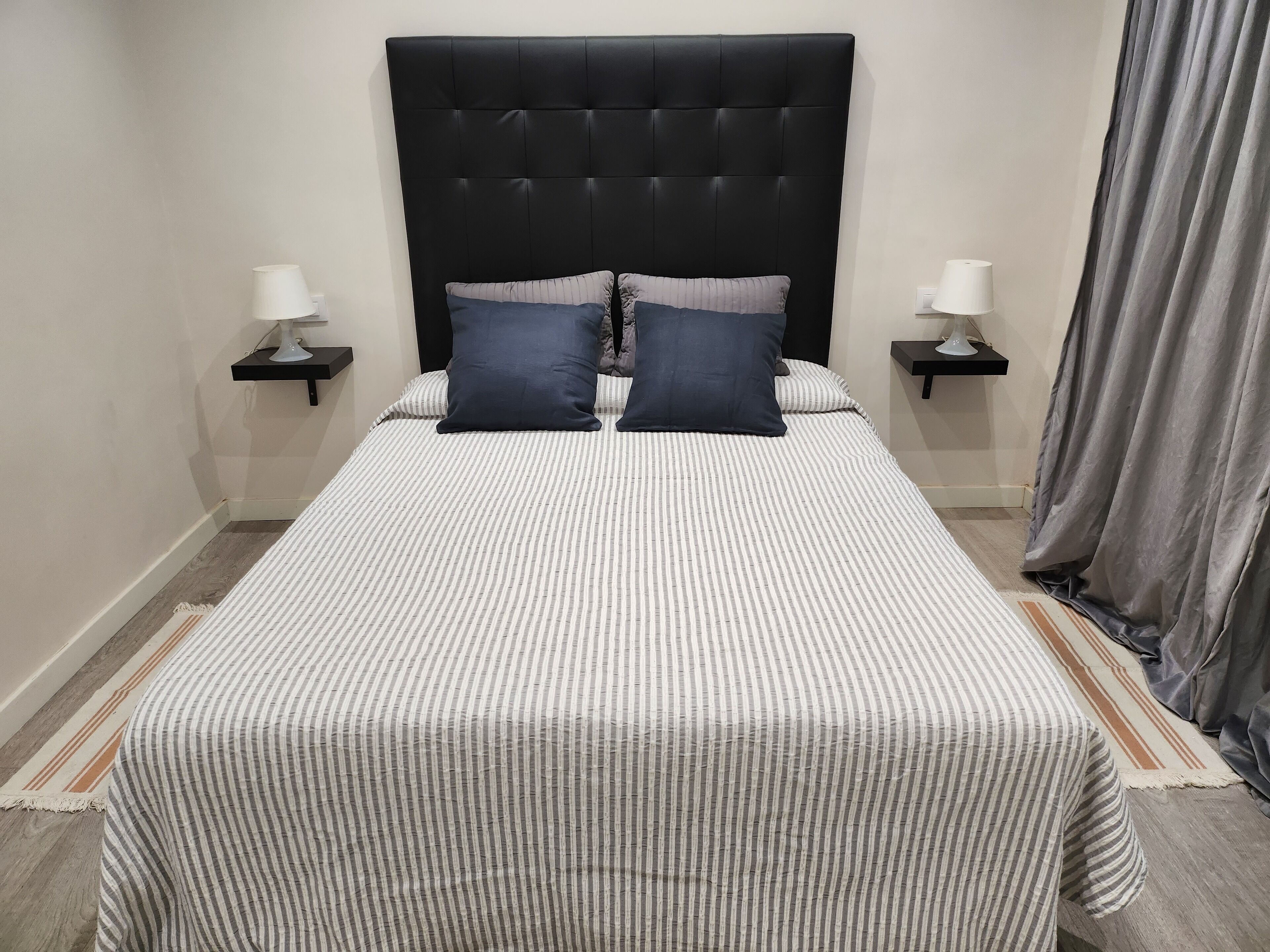 2 chambres, fer et planche à repasser, Wi-Fi, draps fournis