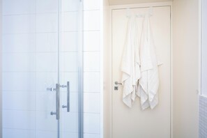 Shower, hair dryer, bidet, towels - Feel Naples New, Comfortable, bright and central 2 min from Metro! (Napoli)