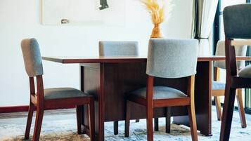 Standard Apartment, 2 Bedrooms, Non Smoking, Patio | In-room dining