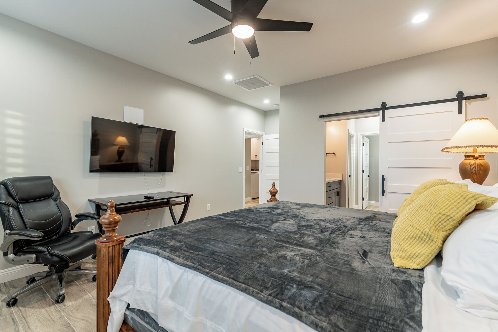 3 bedrooms, iron/ironing board, WiFi, bed sheets
