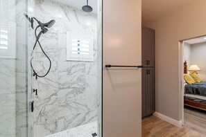 Shower, hair dryer, bidet, towels