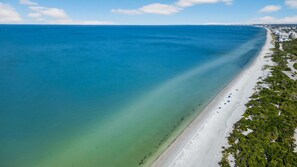 Solsenger og strandhåndklær
