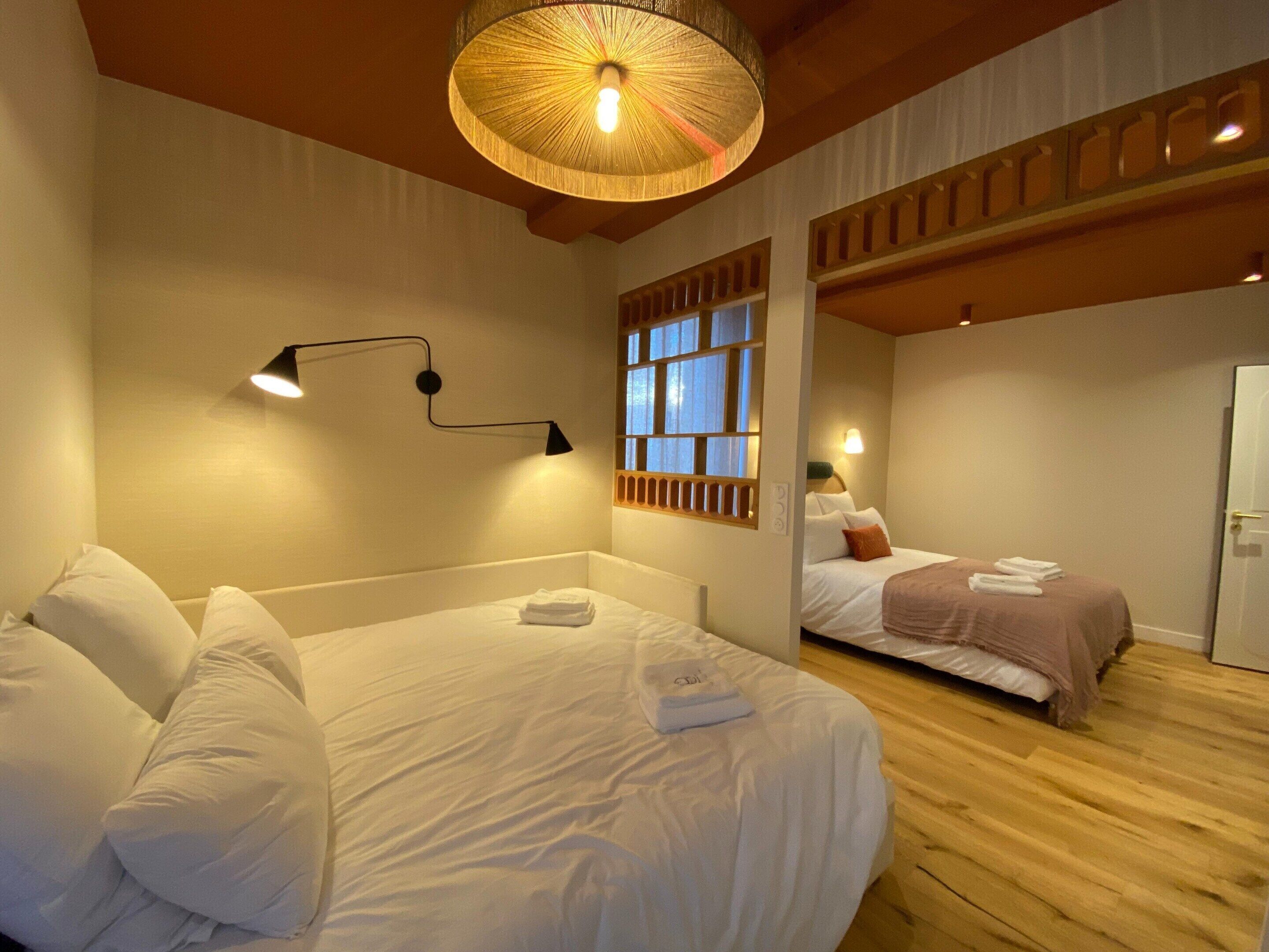 House | 6 bedrooms, individually furnished