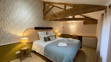 House | 6 bedrooms, individually furnished