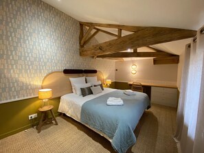 Rumah | 6 kamar tidur dan dilengkapi dengan perabotan berbeda-beda