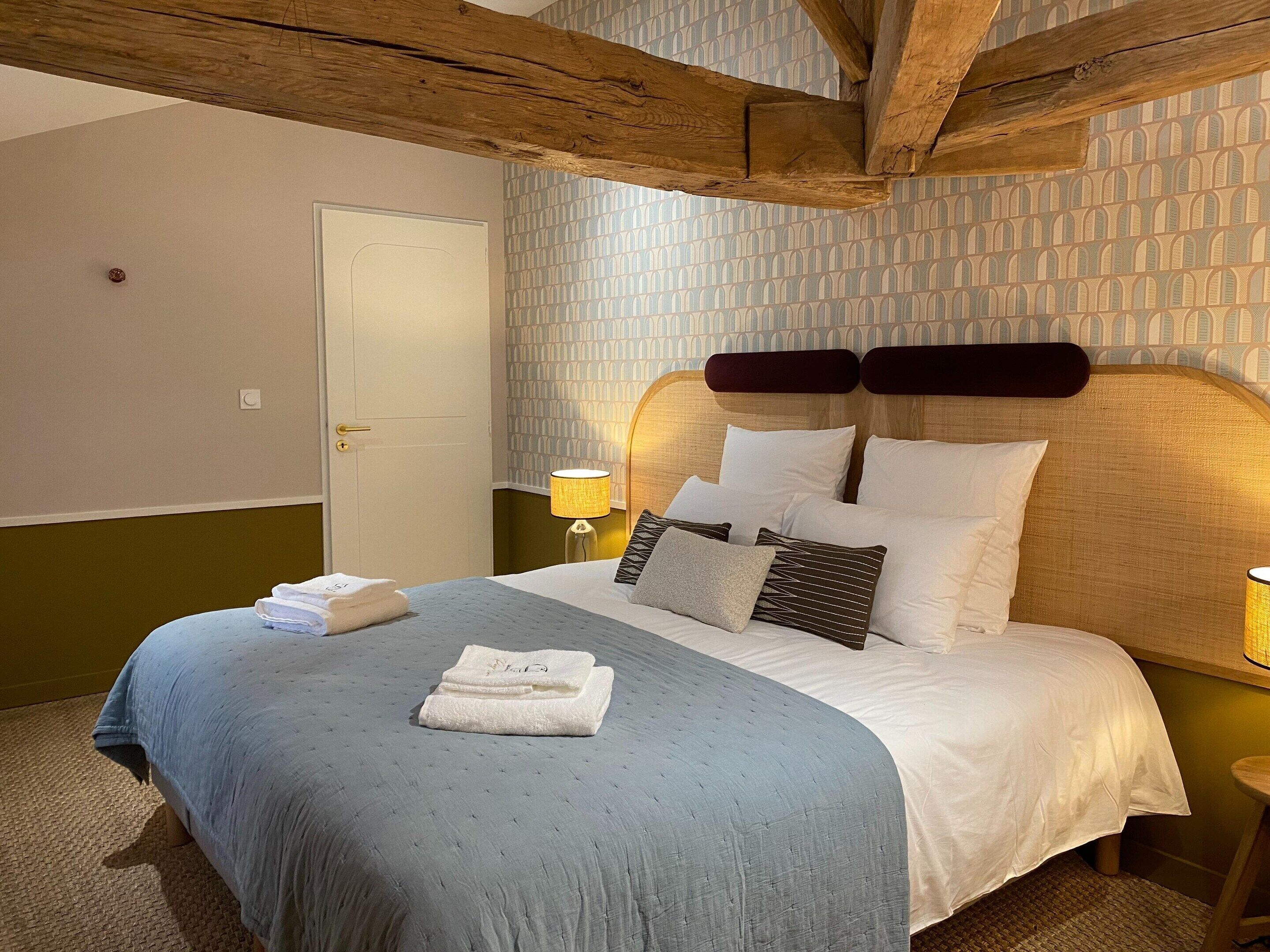 6 bedrooms, individually furnished