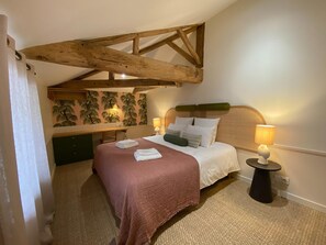 House | 6 bedrooms, individually furnished - Beautiful Villa With Indoor Pool (Sainte-Cecile)