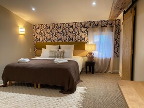 House | 6 bedrooms, individually furnished - Beautiful Villa With Indoor Pool (Sainte-Cecile)