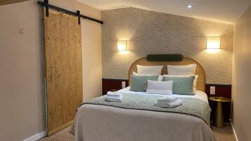 House | 6 bedrooms, individually furnished