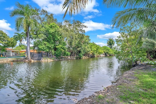 Bright Miami Escape near Attractions