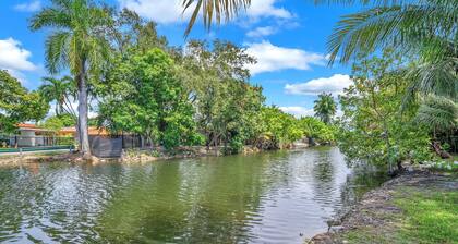 Bright Miami Escape near Attractions