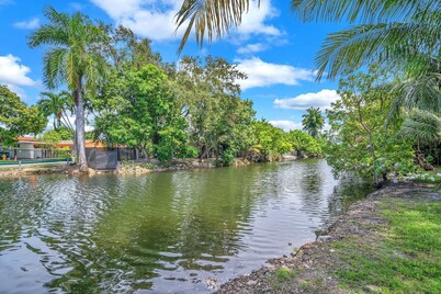 Bright Miami Escape near Attractions