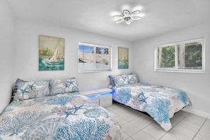 2 chambres, fer et planche à repasser, Wi-Fi, draps fournis