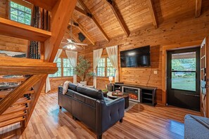 Smart TV, fireplace
