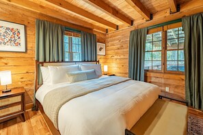 3 bedrooms, desk, iron/ironing board, travel cot