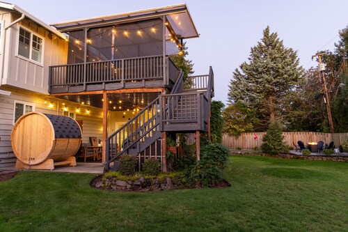 9 Bedroom, Hot Tub, Sauna, Patios, Golf, Game Room, Professionally Designed Home