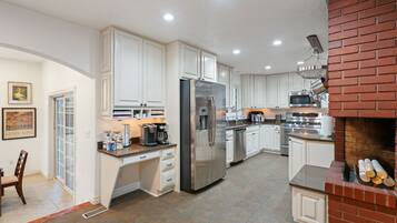 Micro-ondas, fogão, cooktop, lava-louças