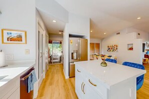 Mikrobølgeovn, ovn, kogeplade, opvaskemaskine