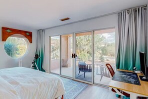 3 soveværelser, skrivebord, strygejern/strygebræt, Wi-Fi