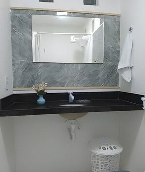 Classic Room | Bathroom