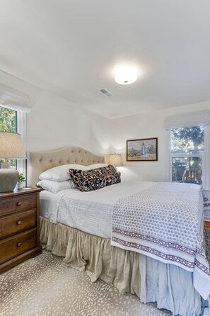 4 bedrooms, desk, iron/ironing board, travel crib