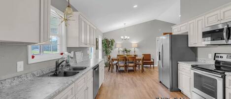 Micro-ondes, four, plaque de cuisson, lave-vaisselle