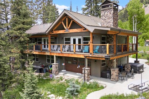Silver Fork Chalet - Hot Tub & 18+ Beds